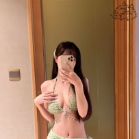 12000  身材勻稱，腰細腿長，是許多男人夢寐以求的理想型