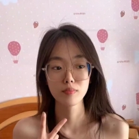 4000 一節  私底下很淫蕩可無套愛愛   把私藏的情趣內衣跟...