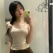 8000 一節  毛毛很少  但不是白虎~ 可以玩69 喇舌