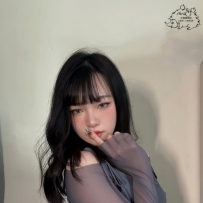 6500  化妝店店員  很會穿衣打扮 臉蛋精緻  喜歡舌吻 舔穴