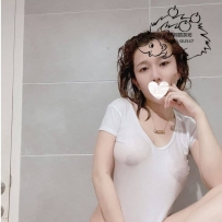 4500  風騷嫵媚有氣質，稍薄一些的襯衫可是遮不住曼妙身材